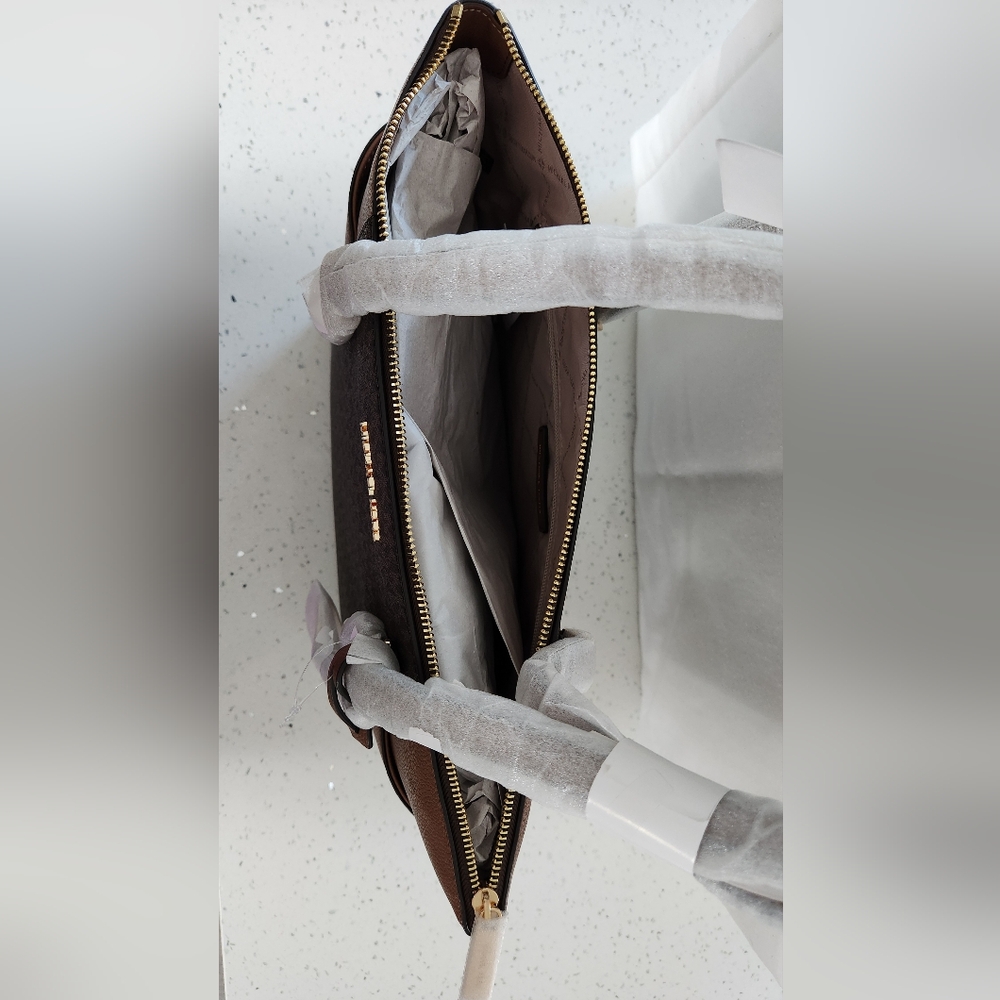 ⚡️🚨 NWT Michael Kors Charlotte Large Leather Tote Bag - Lowest Price🚨 - Picture 8 of 14